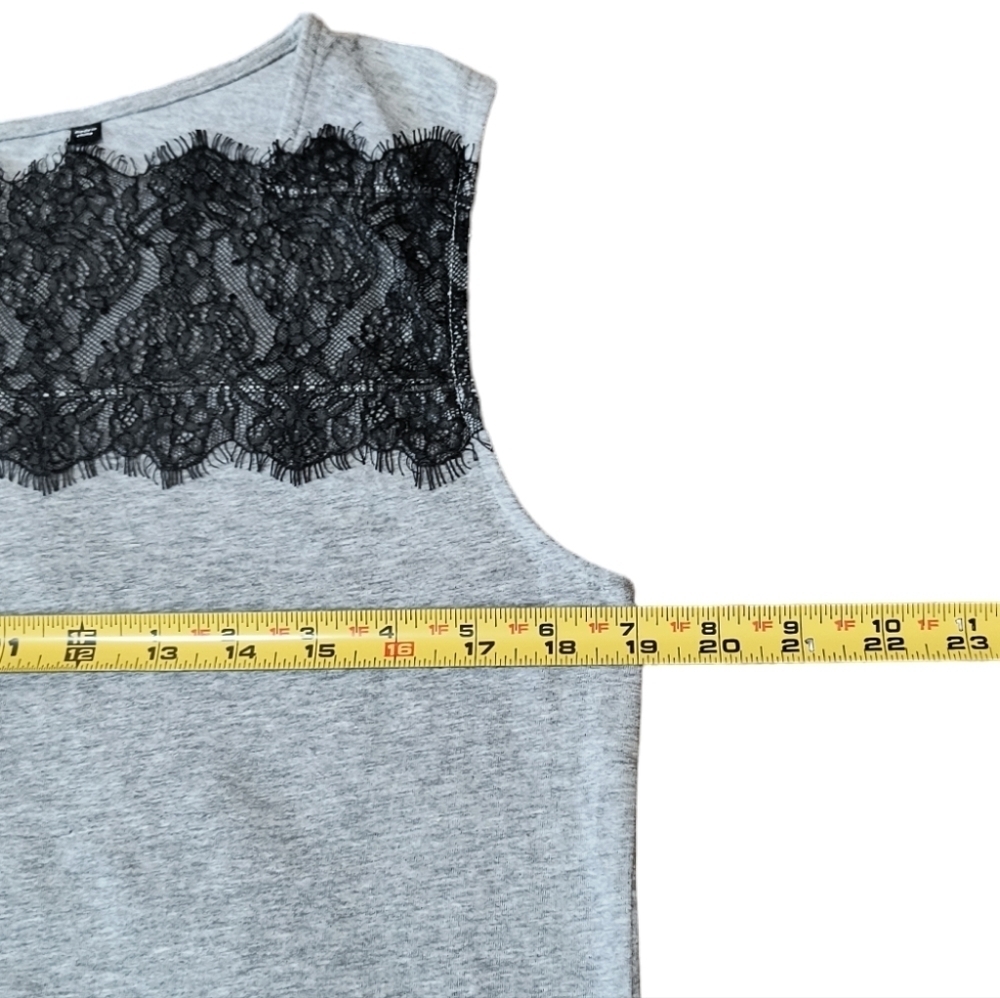 ❄️Cabi #3815 Lacey Tee Shirt Top Size M Sleeveless Gray Black Lace Cotton - Picture 3 of 7